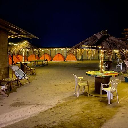Pepon Surf Camp Hotell Máncora Exteriör bild