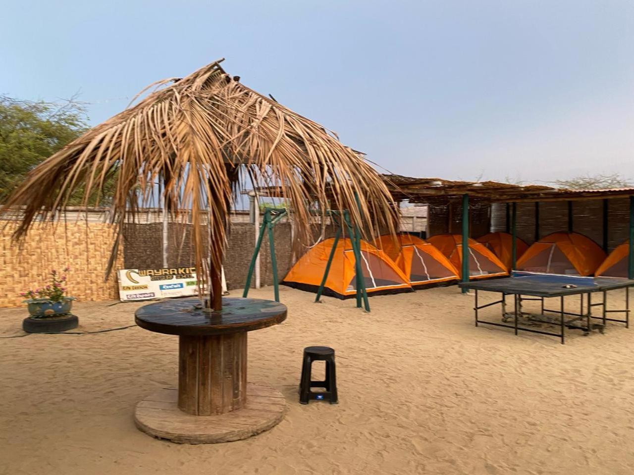 Pepon Surf Camp Hotell Máncora Exteriör bild